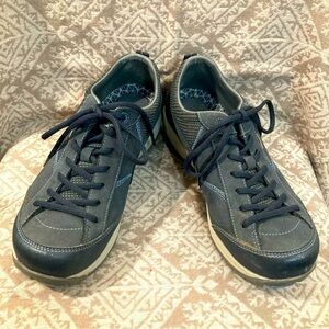 DANSKO PROFESSIONAL SZ 41 Paisley Slip Resistant  Vibram Sole Lace Up Sneakers